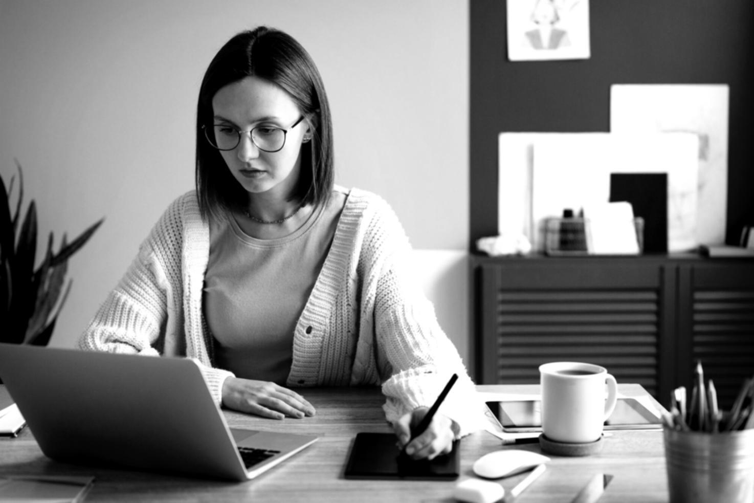 Bureaux belunexirvo à Villeurbanne avec équipe travaillant sur analyses financières